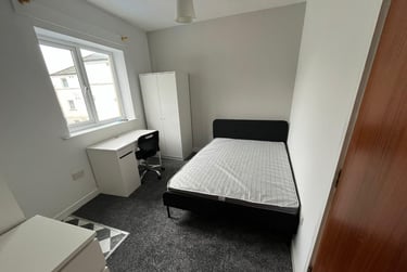 3 bed flat, Gilwell Street,, City Centre, Plymouth, PL48BU - Image 3